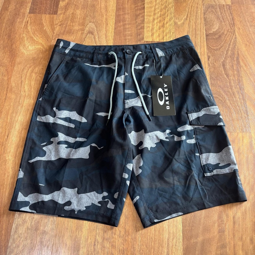 NWT Oakley Shorts Mens Medium Black Camo Cruiser QG HBD 21 Boardshorts Swim